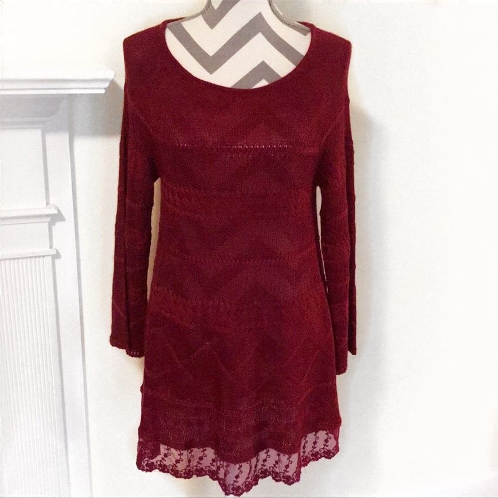 🚨CLOSET CLOSING🚨 New Directions Burgundy Tunic Sweater w/Lace Hem
